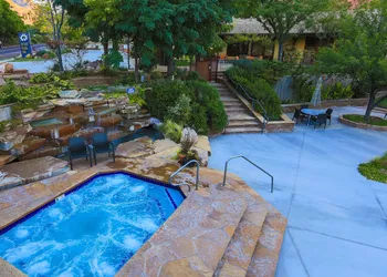 Desert Pearl Inn hotel thumbnail 5