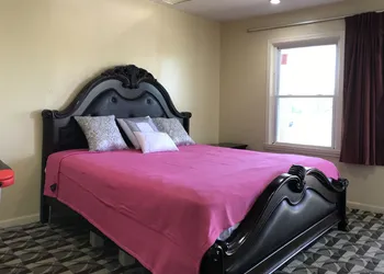 Presidential Inn & Suites hotel thumbnail 7