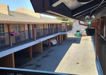 Nights Inn Motel hotel thumbnail 4