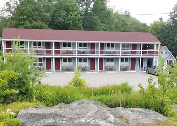 White Mountain Motel And Cottages hotel thumbnail 2