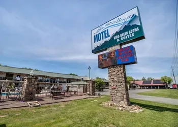 Mountain Breeze Motel hotel thumbnail 3