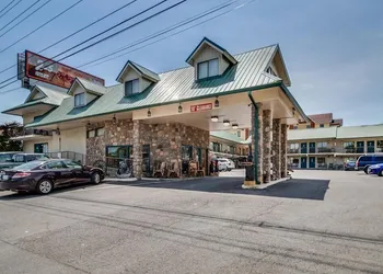 Mountain Breeze Motel hotel thumbnail 4