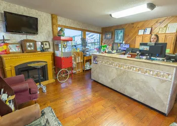 Mountain Breeze Motel hotel thumbnail 6