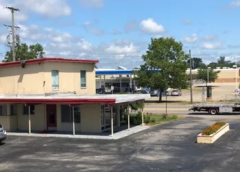 Norton Shores Inn hotel thumbnail 2