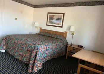 Norton Shores Inn hotel thumbnail 5