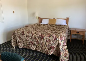 Norton Shores Inn hotel thumbnail 8