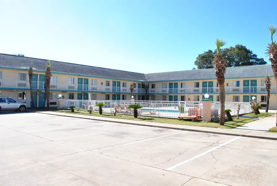 Coconut Grove Motor Inn hotel detail image 2