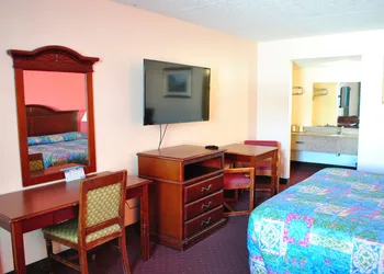 Coconut Grove Motor Inn hotel thumbnail 3
