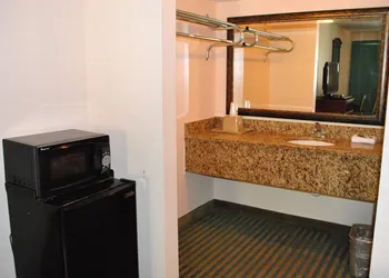 Coconut Grove Motor Inn hotel thumbnail 7