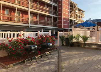 Surf Club Oceanfront Hotel hotel thumbnail 7