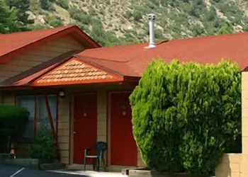 Caboose Motel hotel thumbnail 2