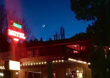 Caboose Motel hotel thumbnail 3