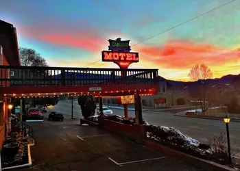 Caboose Motel hotel thumbnail 6