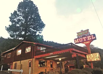Caboose Motel hotel thumbnail 7