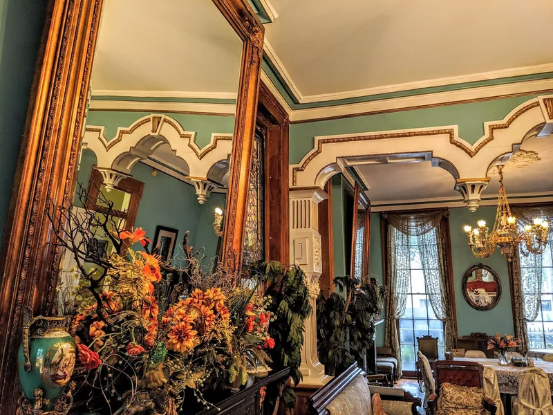 Parisian Courtyard Inn hotel detail image 6