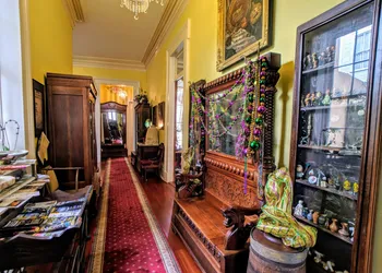 Parisian Courtyard Inn hotel thumbnail 8
