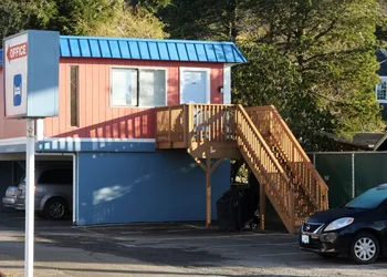 Heidis Inn Ilwaco hotel thumbnail 2