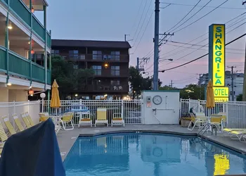 The Shangri La Motel hotel thumbnail 2