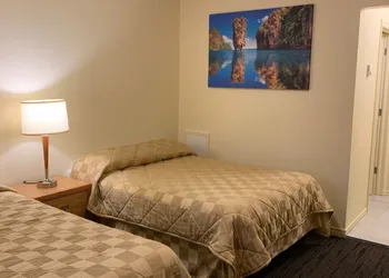 Traveller's Choice Motel hotel thumbnail 5