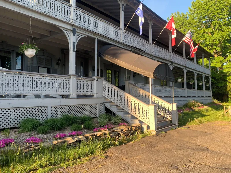 Auberge Lakeview Inn hotel detail image 2
