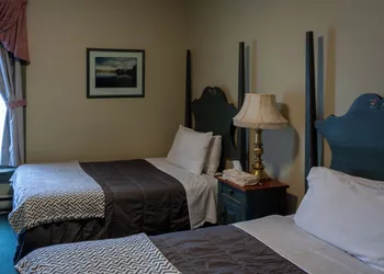 Auberge Lakeview Inn hotel thumbnail 6