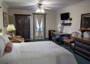 Auberge Lakeview Inn hotel thumbnail 7