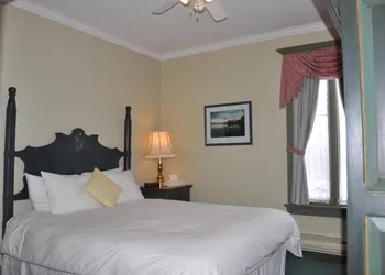 Auberge Lakeview Inn hotel thumbnail 8