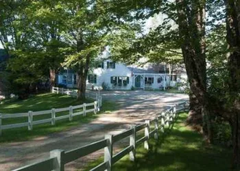 New Hampshire Mountain Inn hotel thumbnail 3