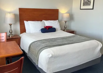 Sunrise Motel hotel thumbnail 8