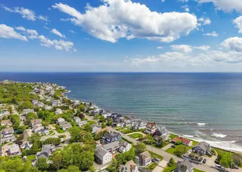 The Lighthouse Inn & Suites hotel thumbnail 7