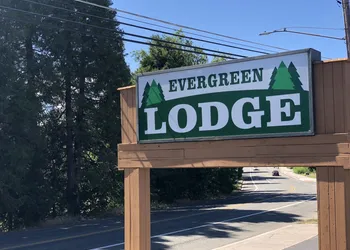 Evergreen Lodge hotel thumbnail 2