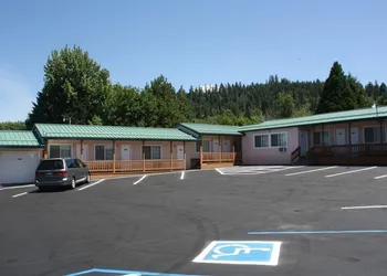 Evergreen Lodge hotel thumbnail 3