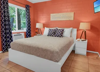 Beach House Hotel hotel thumbnail 2