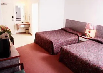 Country Club Inn hotel thumbnail 3