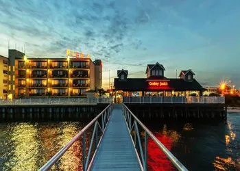 Pier 4 Hotel hotel thumbnail 2