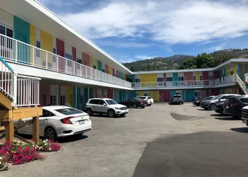 Travelers Motel hotel thumbnail 3