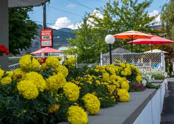 Travelers Motel hotel thumbnail 4