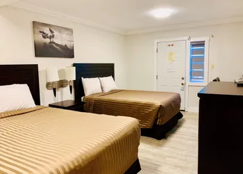 Travelers Motel hotel thumbnail 6