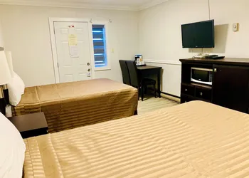 Travelers Motel hotel thumbnail 7