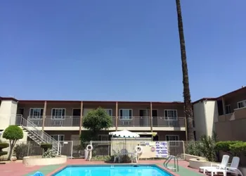 Willow Tree Lodge hotel thumbnail 4