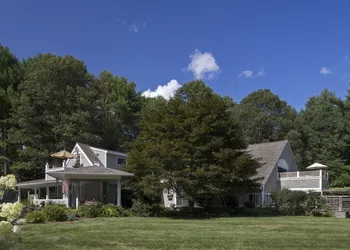 Abbey's Lantern Hill Inn hotel thumbnail 2