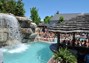 Commodore Resort hotel thumbnail 2