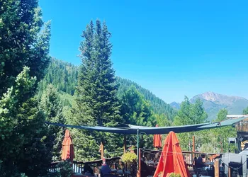 Silver Fork Lodge and Restaurant hotel thumbnail 2