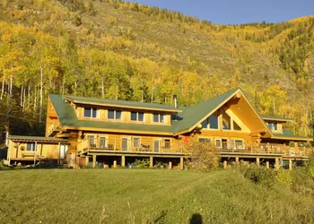 Williston Lake Resort hotel thumbnail 2