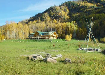 Williston Lake Resort hotel thumbnail 4