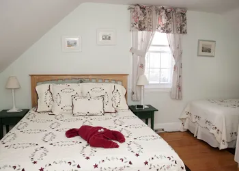 Candlebay Inn hotel thumbnail 6