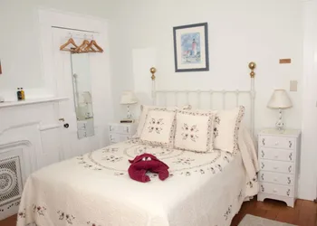 Candlebay Inn hotel thumbnail 8