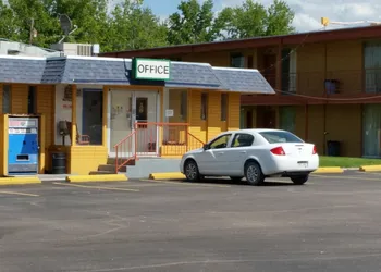 Essex House Motel hotel thumbnail 7