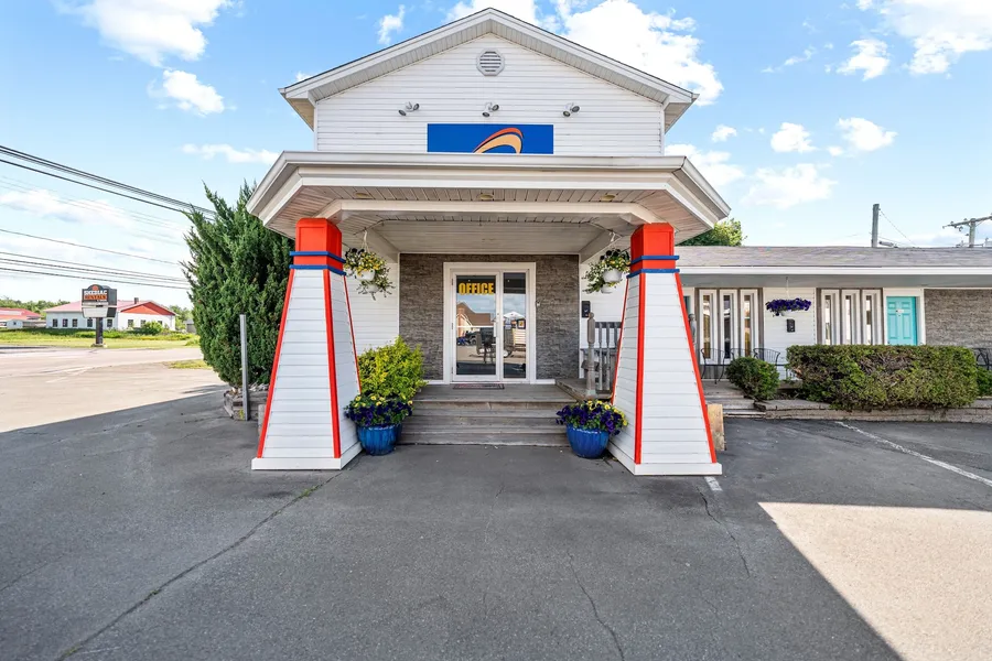 Auberge Shores Inn & Hotel hotel detail image 2