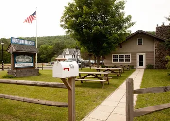 Blue Hill Lodge hotel thumbnail 5